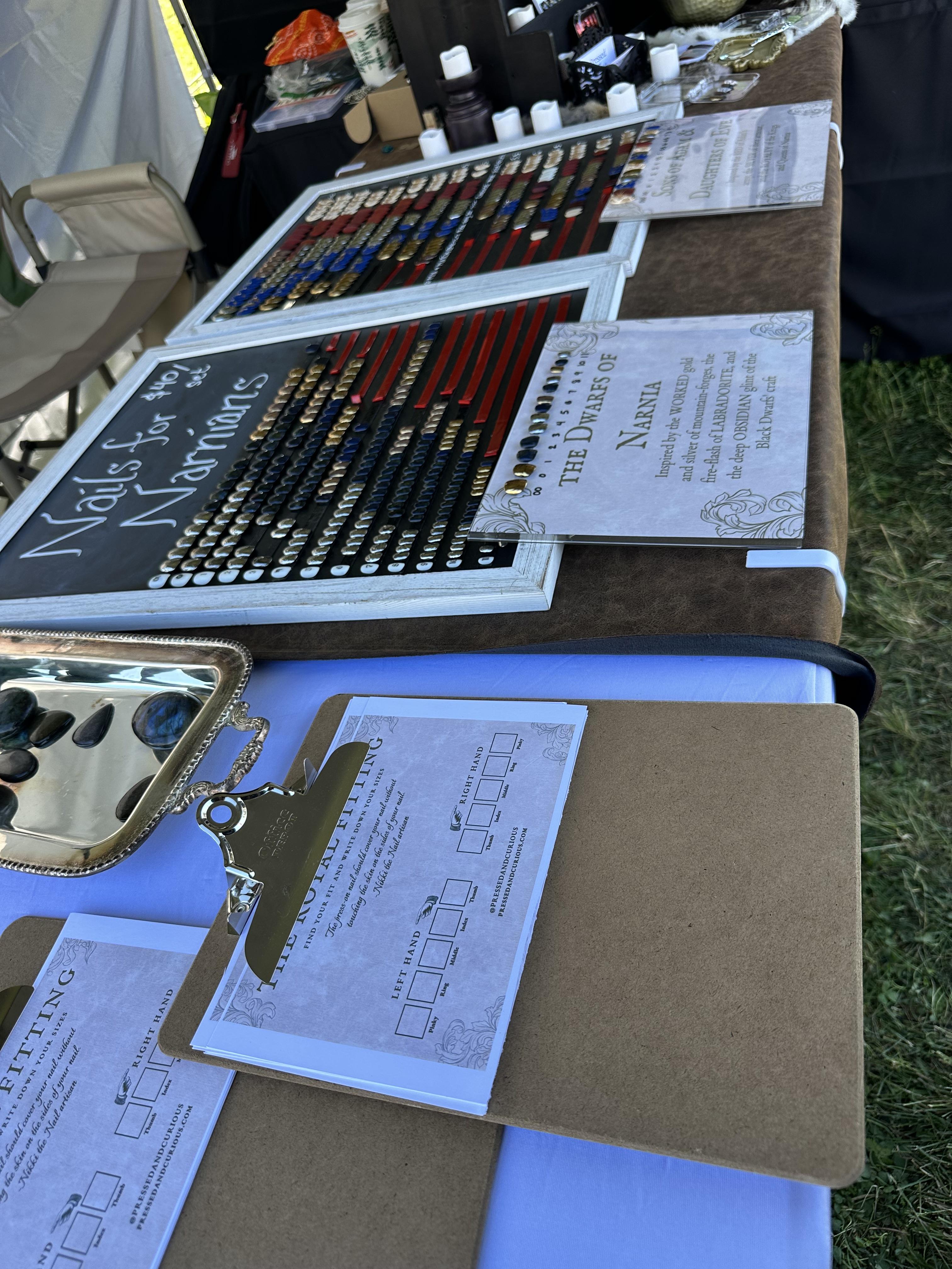 Nail sizing and sample displays